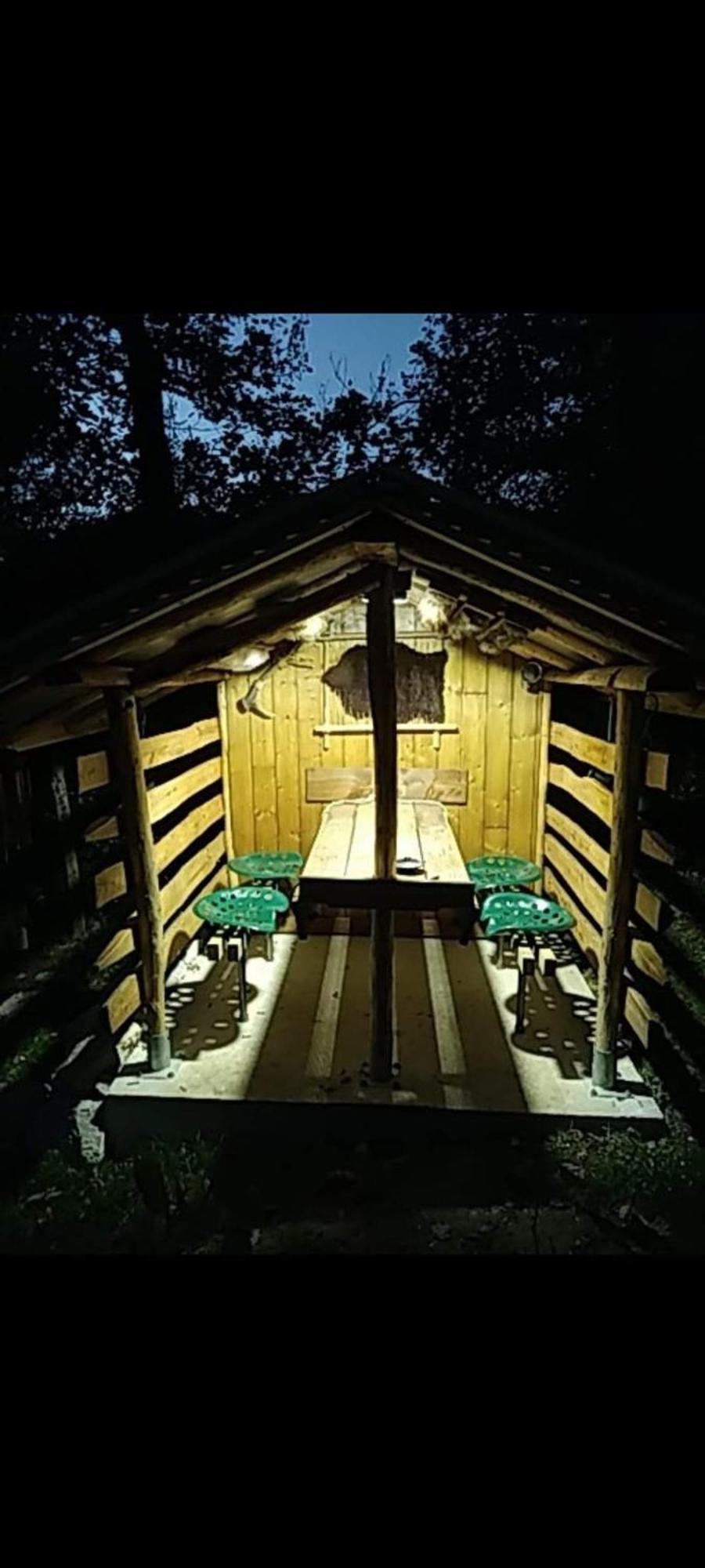 La Cabane Perchee Du Trappeur Écrainville Exterior foto