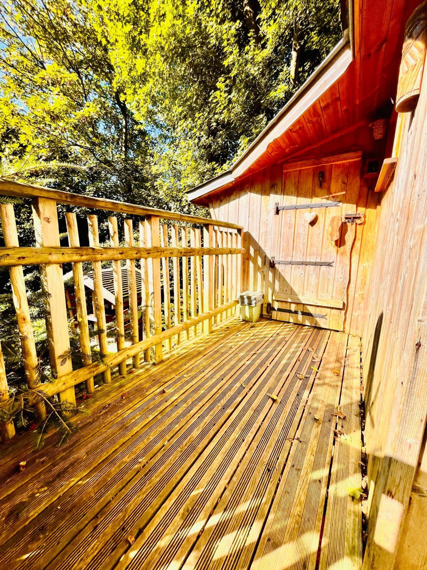 La Cabane Perchee Du Trappeur Écrainville Exterior foto