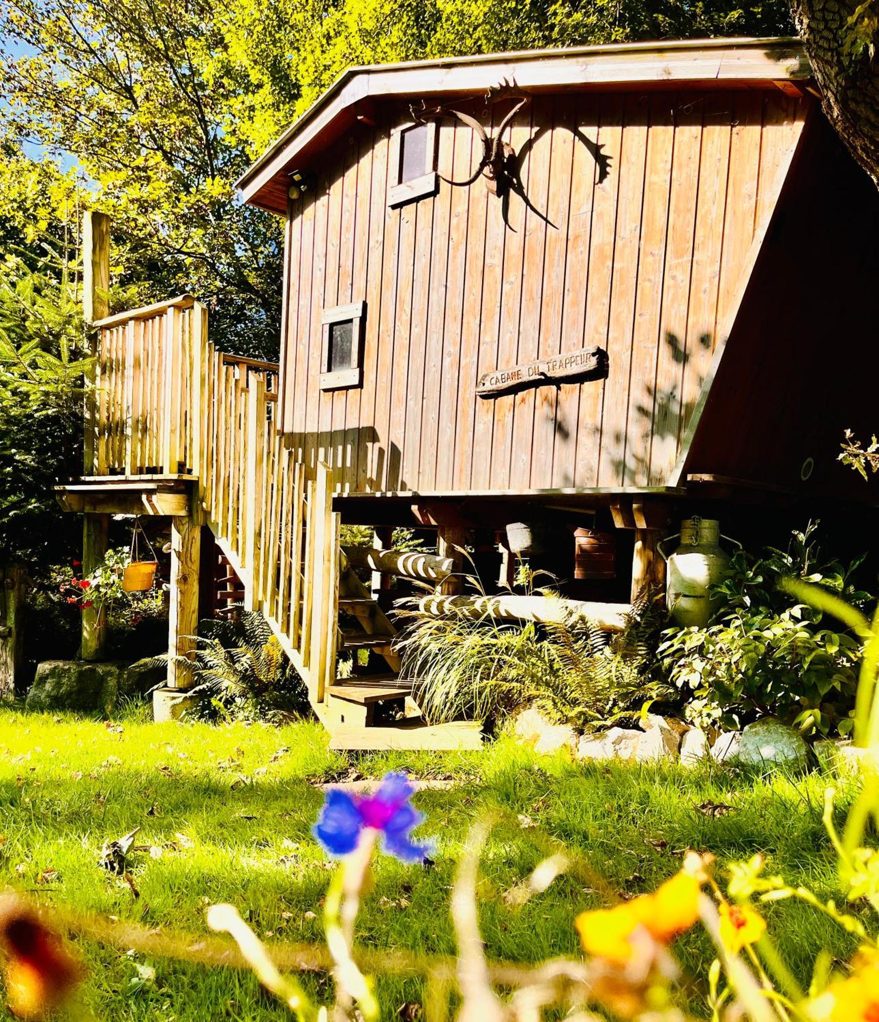 La Cabane Perchee Du Trappeur Écrainville Exterior foto