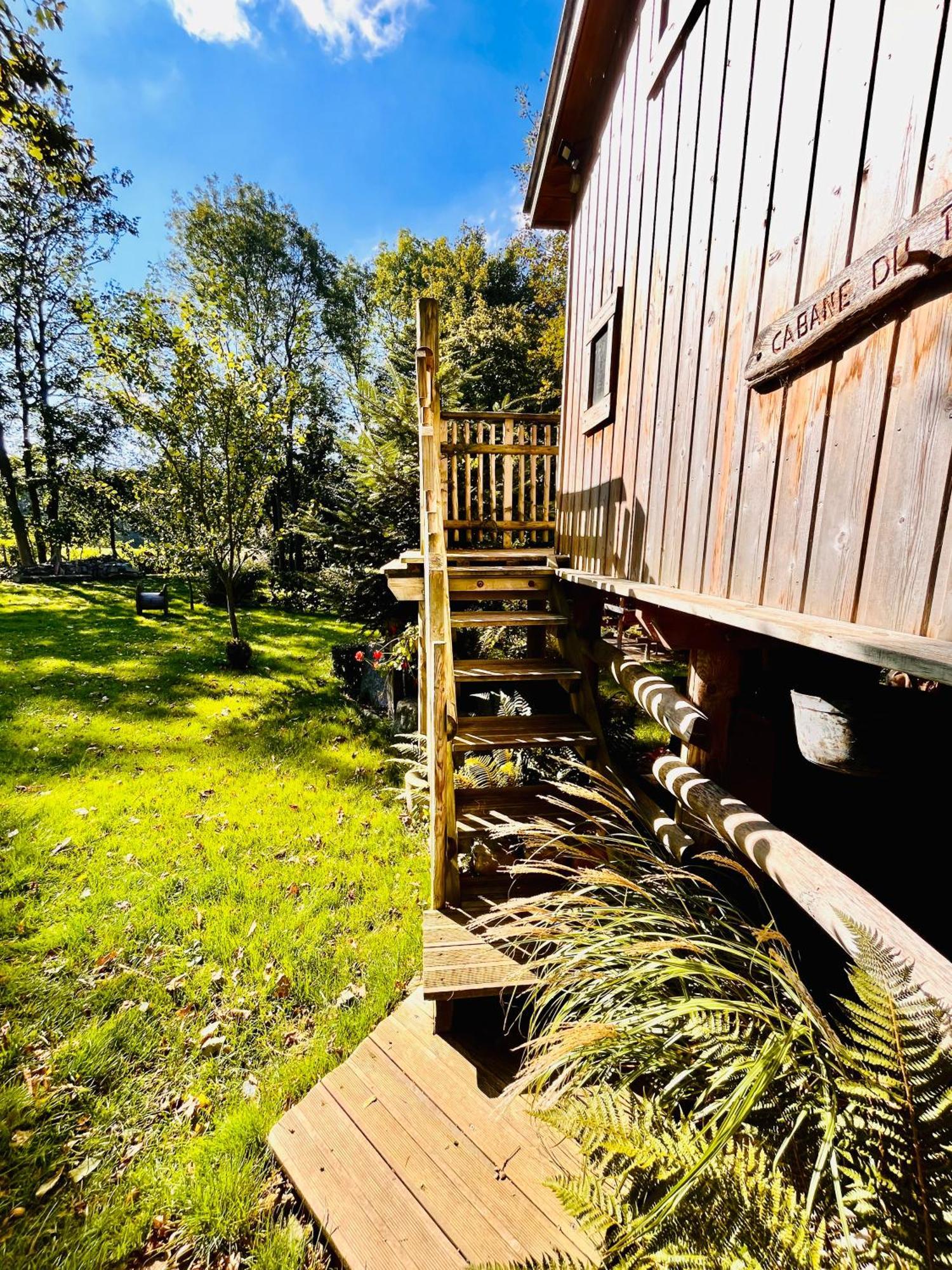 La Cabane Perchee Du Trappeur Écrainville Exterior foto