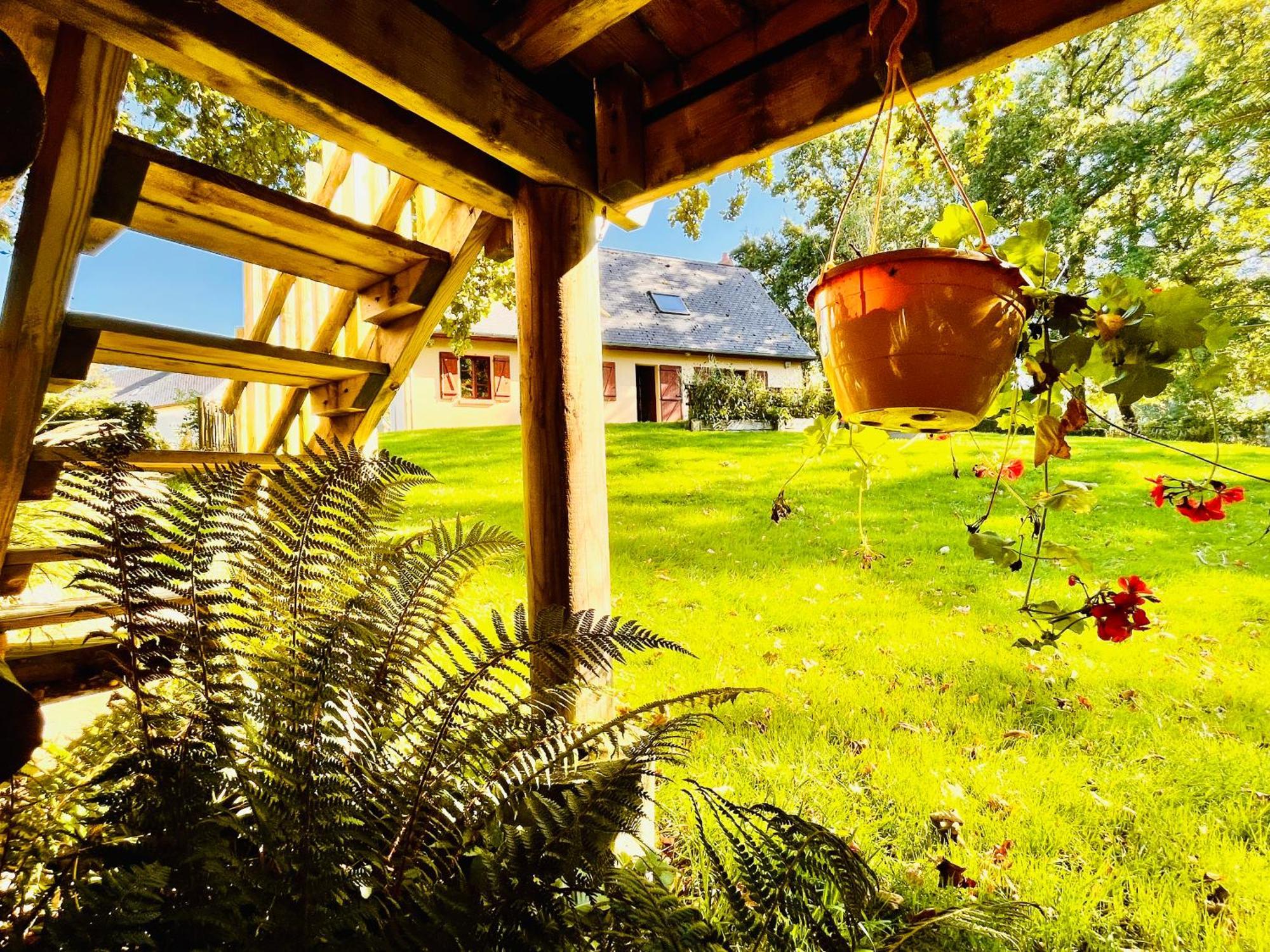 La Cabane Perchee Du Trappeur Écrainville Exterior foto