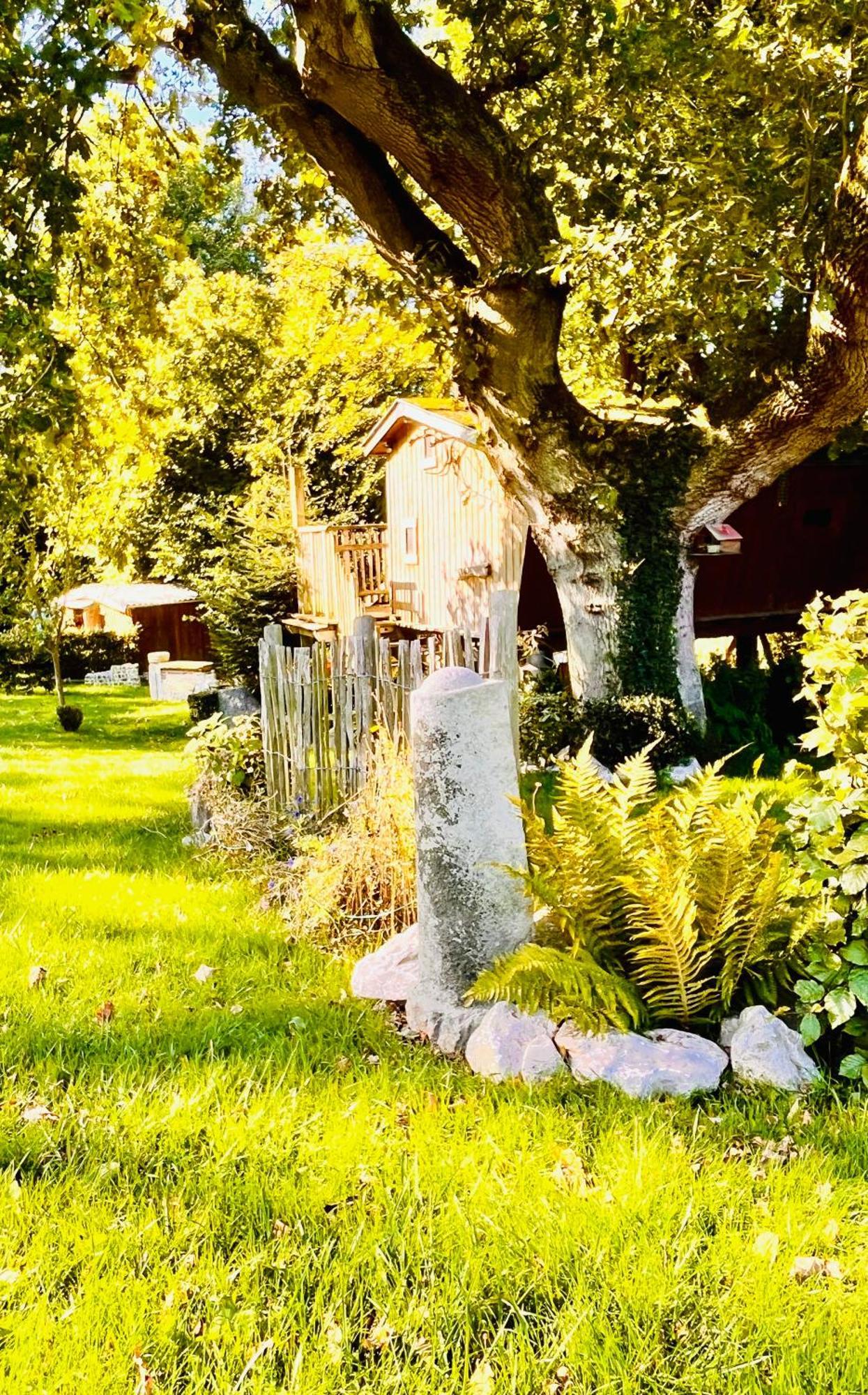 La Cabane Perchee Du Trappeur Écrainville Exterior foto