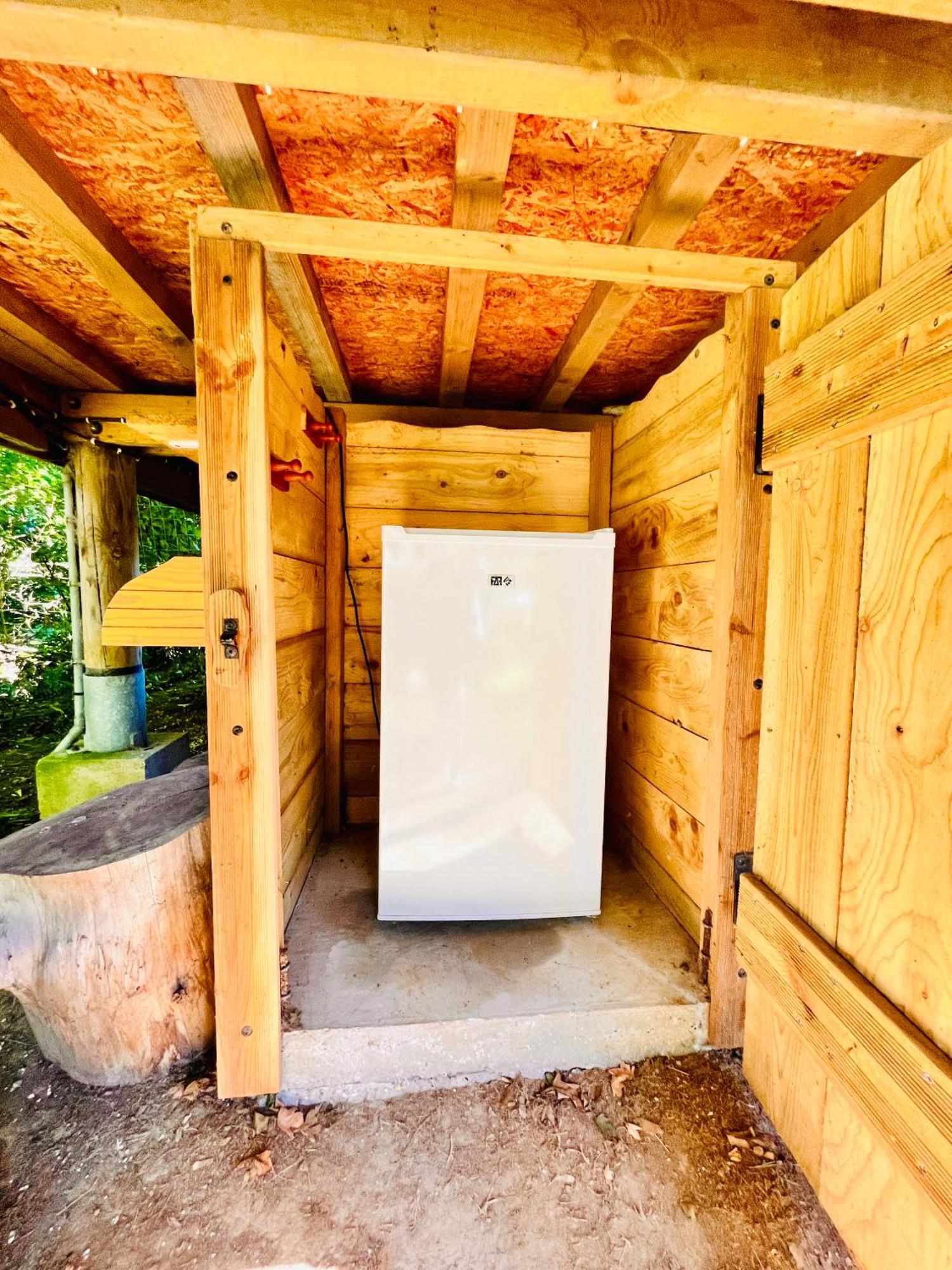 La Cabane Perchee Du Trappeur Écrainville Exterior foto
