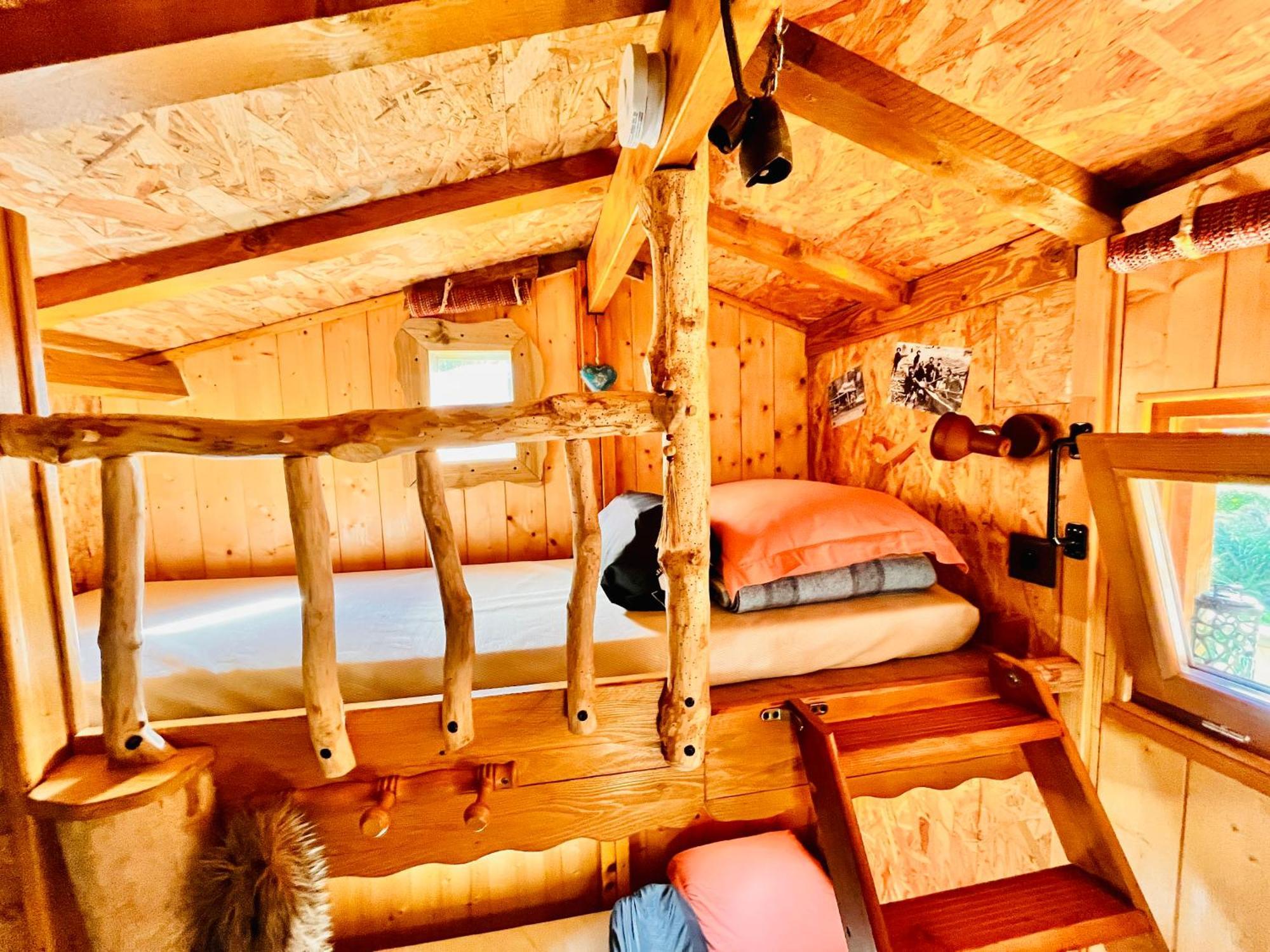 La Cabane Perchee Du Trappeur Écrainville Exterior foto